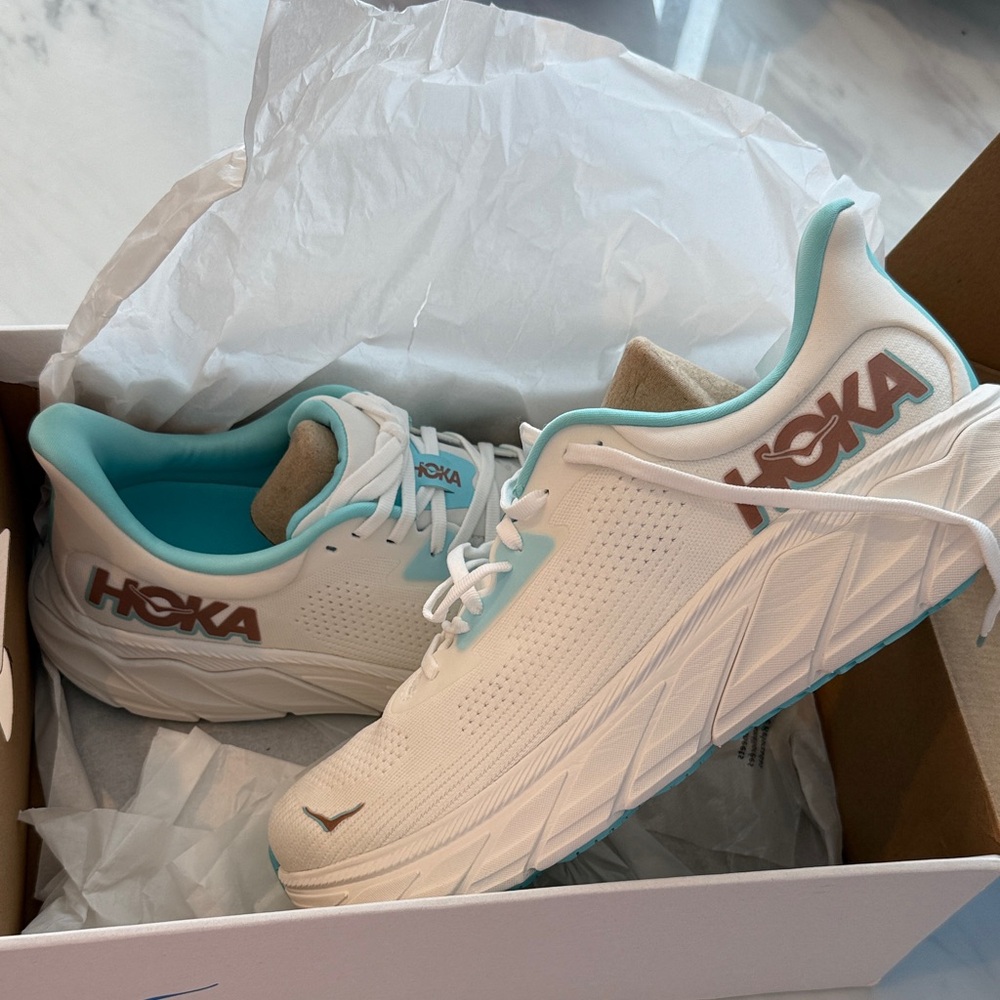 Hoka White and Aqua Arahi 7 Athletic Shoes